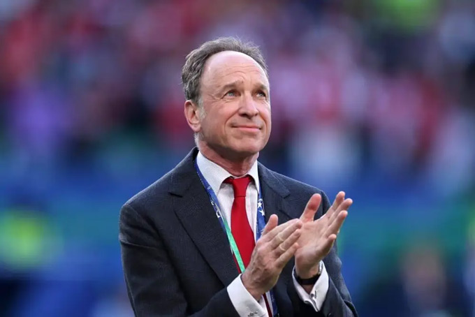 Tim Lewis sẽ rời cương vị phó chủ tịch điều hành của Arsenal