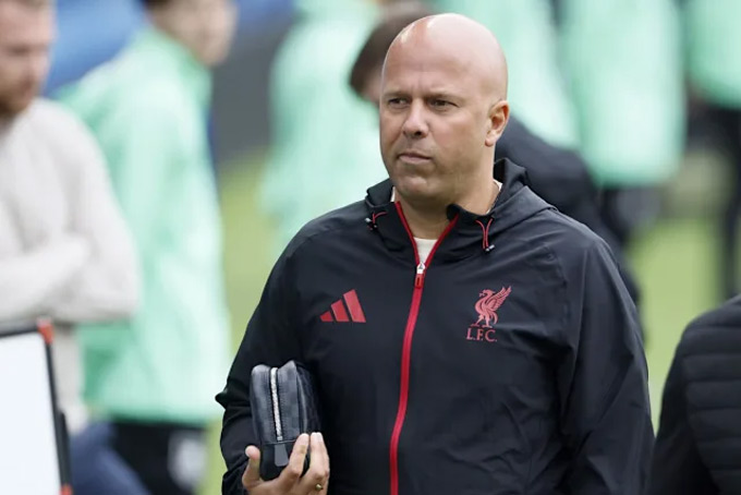 Slot đối diện vấn đề mới tại Liverpool