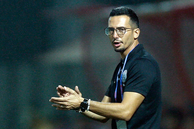 HLV Mauro Jeronimo được cho là đang nằm trong "tầm ngắm" của CLB Hà Nội