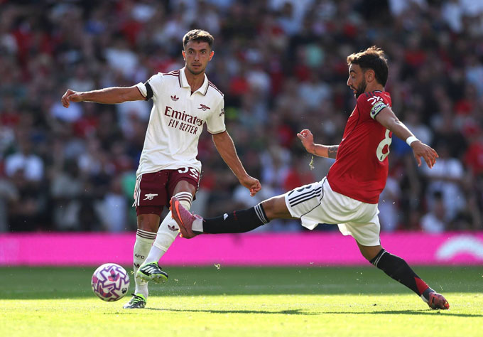 Nhưng Zubimendi lại có những đường chuyền dài độc lạ và xuất sắc