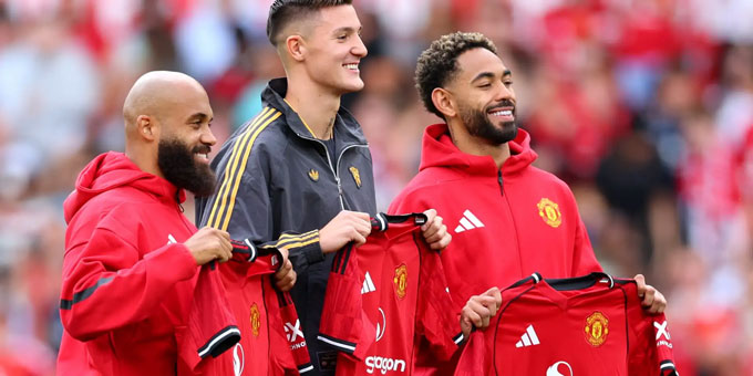 MU rất chịu khó mua sắm