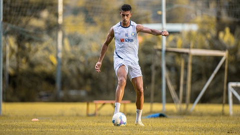  HLV Lê Đức Tuấn: "Đội tuyển Việt Nam rất cần mẫu trung vệ như Gustavo"