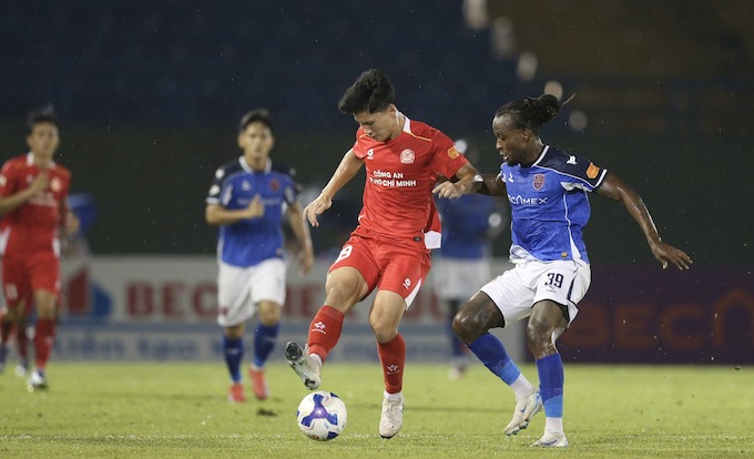 Không chơi tấn công nhiều, nhưng CA TP.HCM lại nắm thế chủ động ở cuộc đối đầu này. Ảnh: Anh Khoa