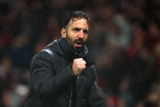 Amorim lại bảo toàn chiếc ghế tại MU