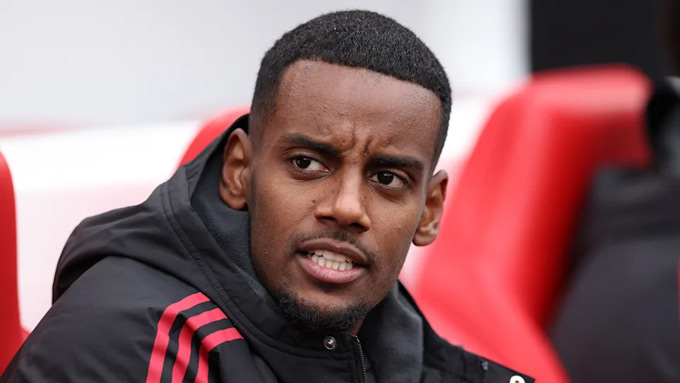 Isak sẽ phải nỗ lực để cạnh tranh vị trí với Ekitike, hoặc HLV Slot sẽ tìm ra phương án để dùng cả hai trung phong này trong đội hình của Liverpool