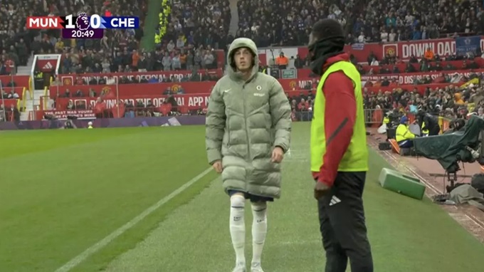 Cole Palmer đi thẳng vào đường hầm sau khi phải hy sinh