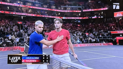  Carlos Alcaraz bất ngờ gục ngã trước Taylor Fritz, tuyển Châu Âu lâm nguy tại Laver Cup 2025