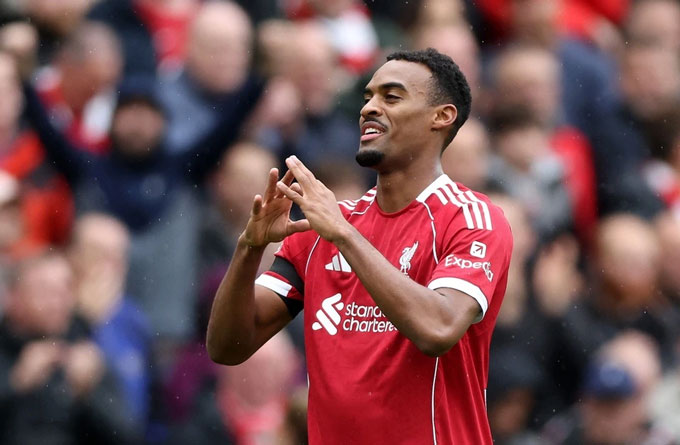 Gravenberch đang dần trở thành một "Patrick Vieira mới"