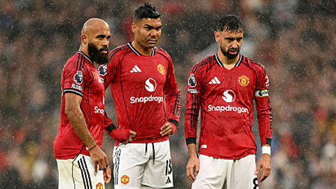  MU vẫn chưa hết bệnh 'thích tự làm khó mình'