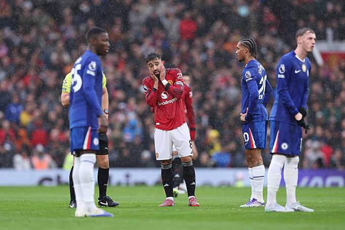 MU vẫn có 3 điểm nhưng phải hết sức chật vật