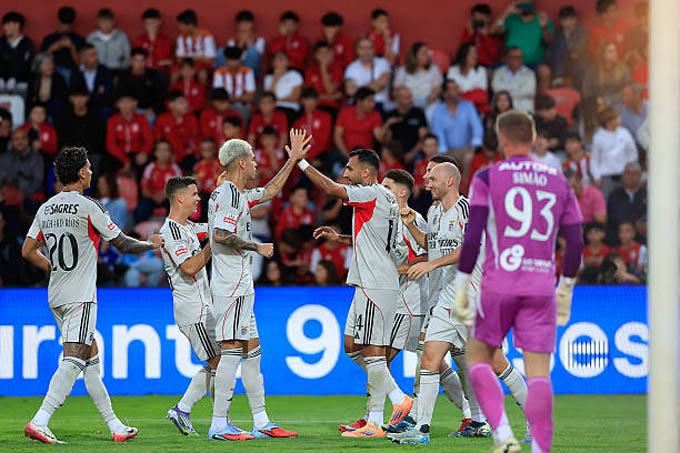 Benfica đại thắng trong ngày Mourinho ra mắt