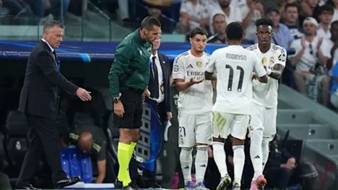 Thái độ "lồi lõm" của Vini khi bị thay ra là không thể chấp nhận