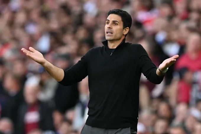 Arteta gặp nhiều chỉ trích vì lối chơi quá thận trọng trước Man City