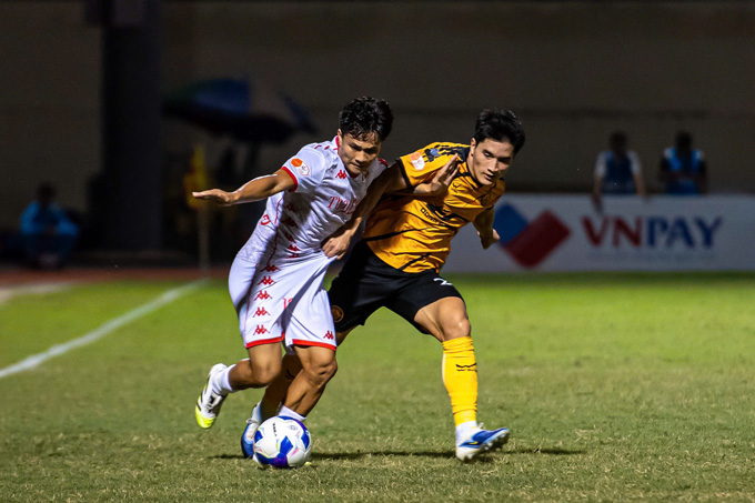 Trận hoà với Hải Phòng, Thanh Hoá (phải) đã thắp nên những hy vọng. Ảnh: Đức Cường