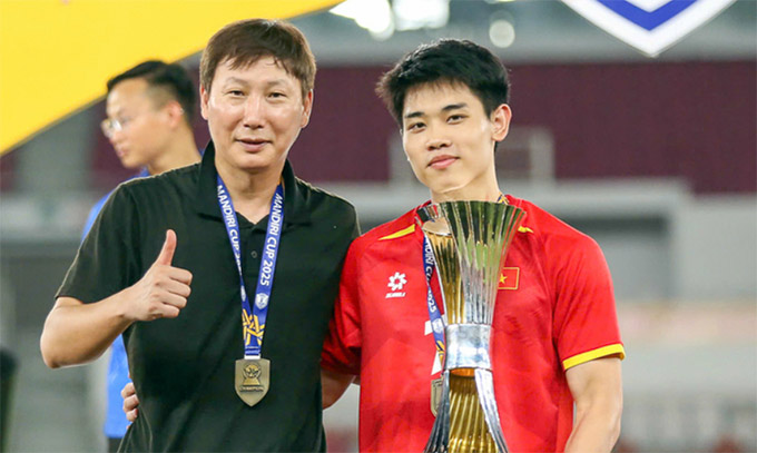 Đình Bắc giành giải Cầu thủ xuất sắc nhất giải U23 Đông Nam Á 2025 - Ảnh: VFF