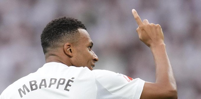 Mbappe đã chúc mừng Dembele