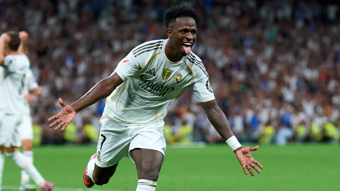 Vinicius phải tự cứu mình tại Real Madrid