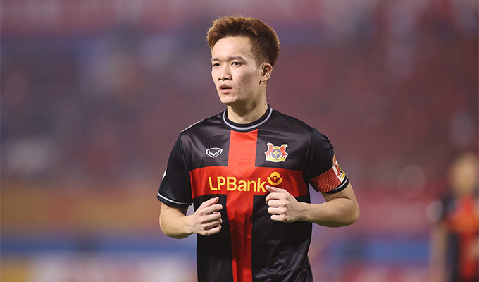 Hoàng Đức đang chứng minh vì sao anh được gọi là cầu thủ hay nhất nhì bóng đá Việt Nam - Ảnh: Đức Cường
