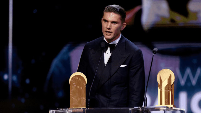 Viktor Gyokeres giành danh hiệu Gerd Muller trong gala Quả bóng vàng 2025