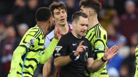  Arsenal gặp họa lớn rồi