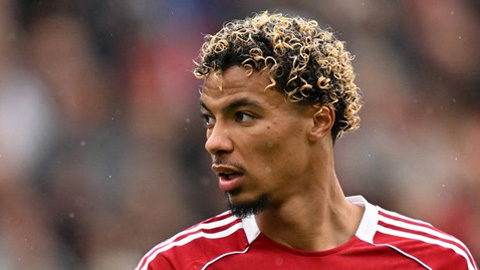  Hugo Ekitike lên tiếng sau khi bị HLV Arne Slot chỉ trích vì chiếc thẻ đỏ 'ngu ngốc'