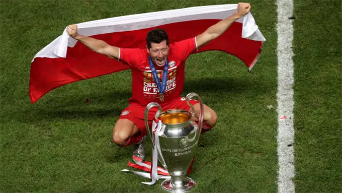 Lewy vượt trội về danh hiệu