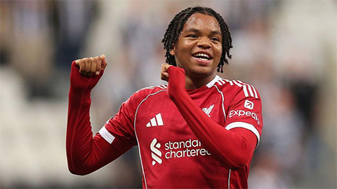  Ngumoha được Liverpool tăng lương gấp 4 lần