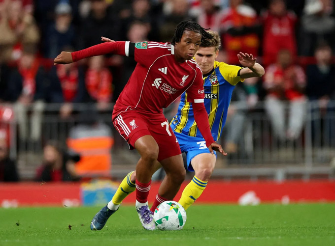 Ngumoha đang là viên ngọc quý của Liverpool