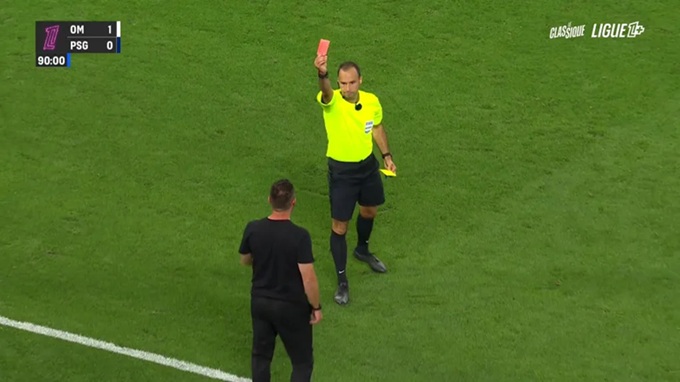 Vị HLV trưởng Marseille nhận thẻ đỏ trong trận gặp PSG