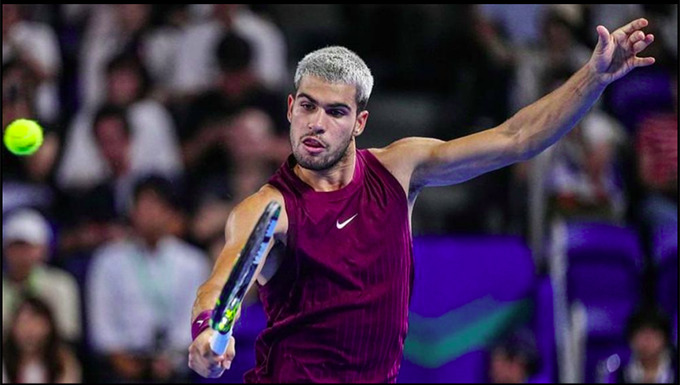 Alcaraz vượt qua nỗi lo chấn thương để giành chiến thắng