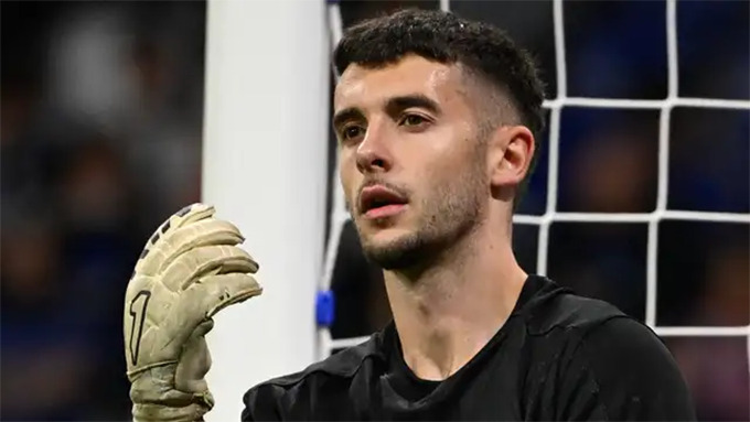 Thủ thành Joan Garcia mắc sai lầm ngớ ngẩn khiến Barca bị thủng lưới trước trước tân binh Oviedo