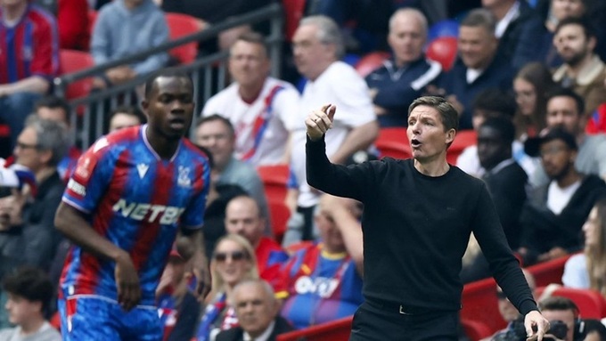 HLV Oliver Glasner trở thành nỗi ám ảnh với Liverpool