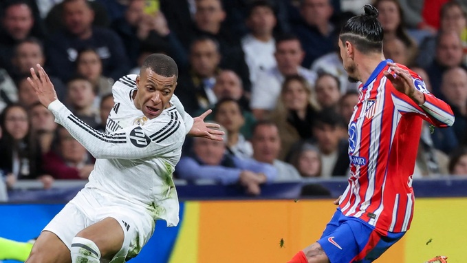 Mbappe (trái) vẫn muốn "đòi nợ" ở Derby Madrid cuối tuần này?