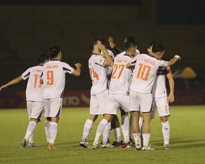 Becamex TP.HCM có pha ăn mừng bàn thắng từ rất sớm. Ảnh: Gia Hân 