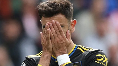  Bruno Fernandes hóa tội đồ của MU