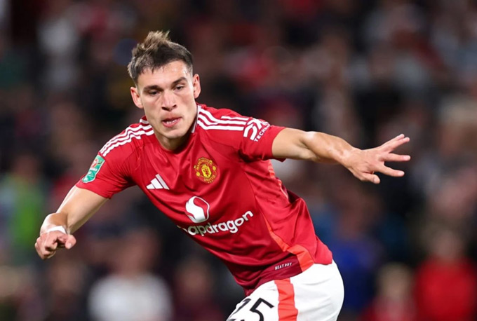 Ugarte khả năng cao sẽ đá chính cạnh Fernandes trước Brentford