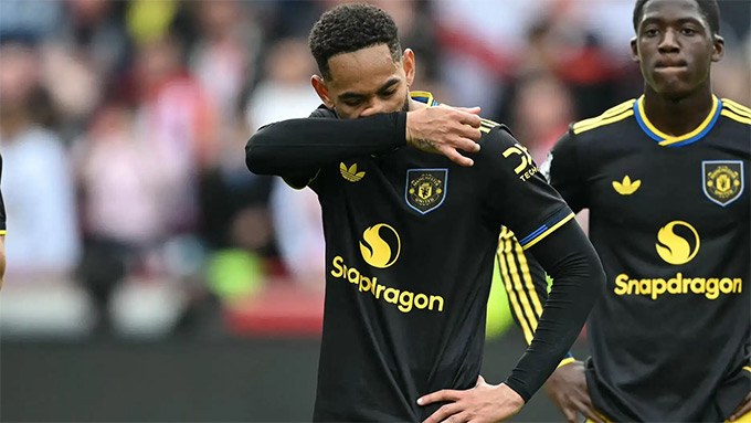 Cunha tiết lộ bầu không khí u ám trong phòng thay đồ sau trận thua Brentford