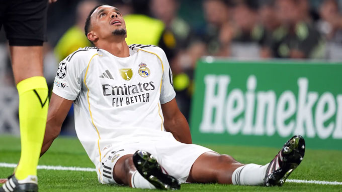 Alexander-Arnold cũng đang phải điều trị chấn thương