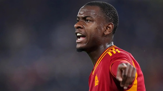 Evan N'Dicka đang là trụ cột hàng thủ của AS Roma