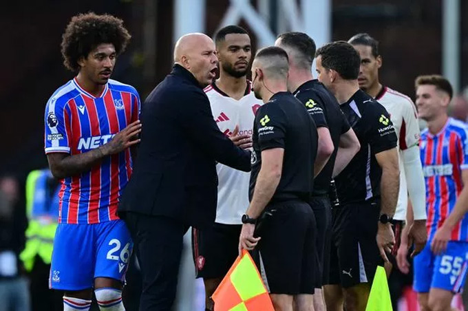 Slot đã chất vấn trọng T sau trận gặp Palace, nhưng ông sau đó thừa nhận Liverpool xứng đáng thua