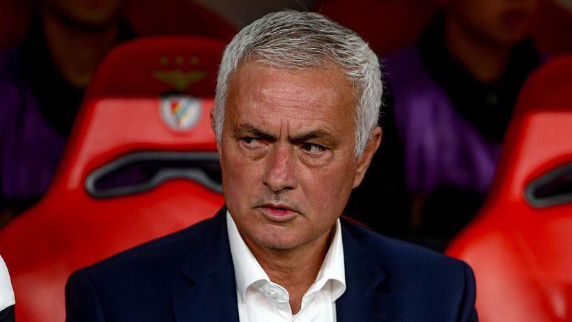 Mourinho đã trở lại nền bóng đá Bồ Đào Nha để đảm nhận vai trò HLV của Benfica