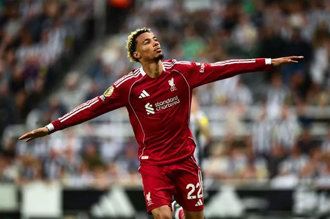 Với Ekitike, giới hạn là bầu trời