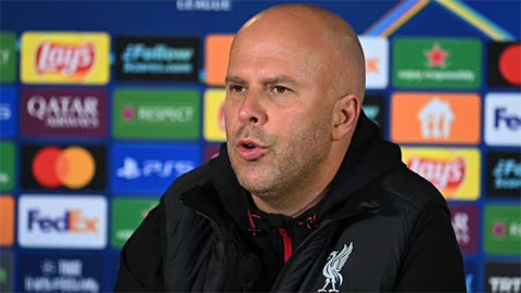  Arne Slot giải thích lý do loại Federico Chiesa