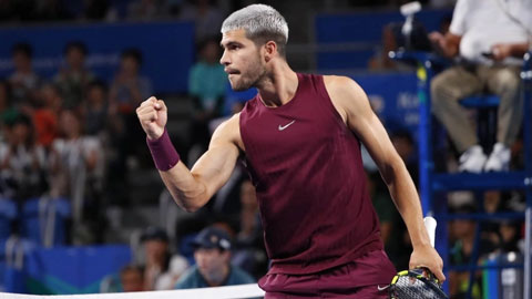  Carlos Alcaraz ngược dòng nghẹt thở, vào chung kết Japan Open