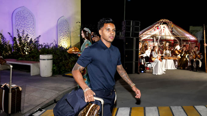 Real Madrid bay gần 7.000 km sang Kazakhstan