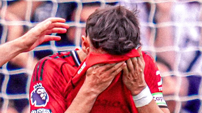 Thủ quân Bruno Fernandes cũng giảm 15 triệu euro, từ 65 triệu xuống còn 50 triệu