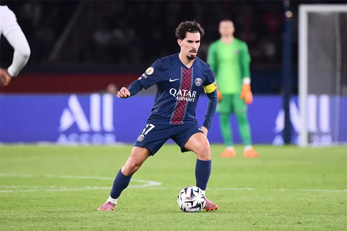 Hy vọng Vitinha bùng nổ trước Barca