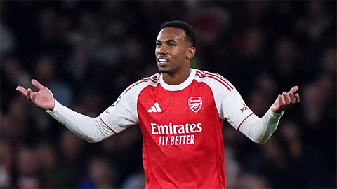  Arsenal trải qua phen hú vía sau chiến thắng ở Champions League