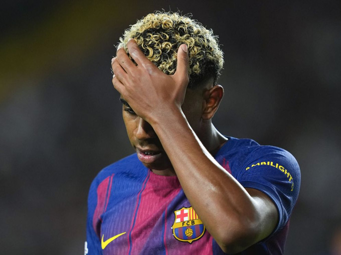 Yamal gần như mất hút trước PSG