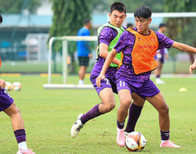 Maxwell James Peereboom kiểm soát bóng tốt, có phong thái thi đấu ung dung